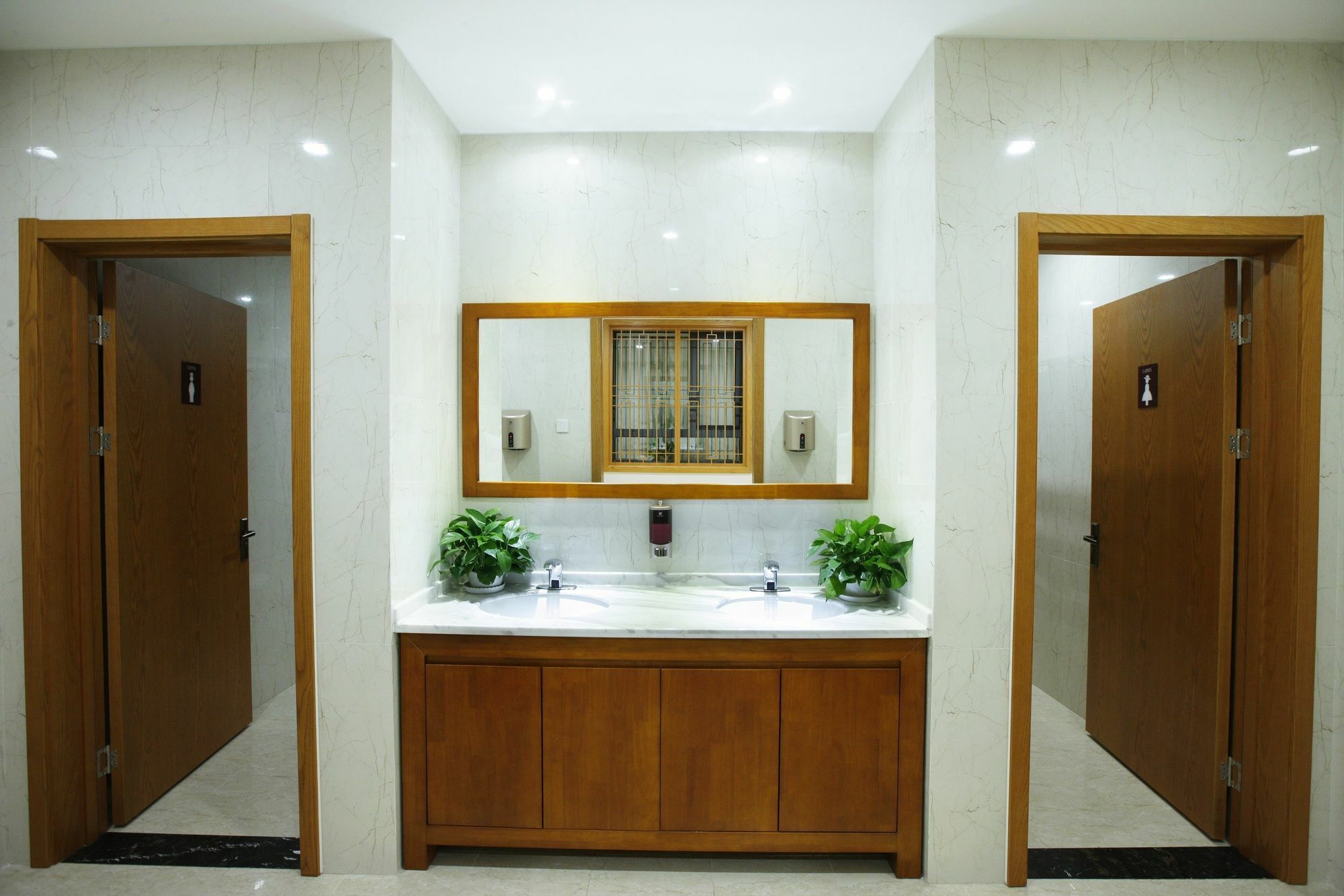 Beijing Dongdan Hotel Near Wangfujing Street,Tian'Anmen Square,The Forbidden City,Free Self-Service Laundry Room Εξωτερικό φωτογραφία